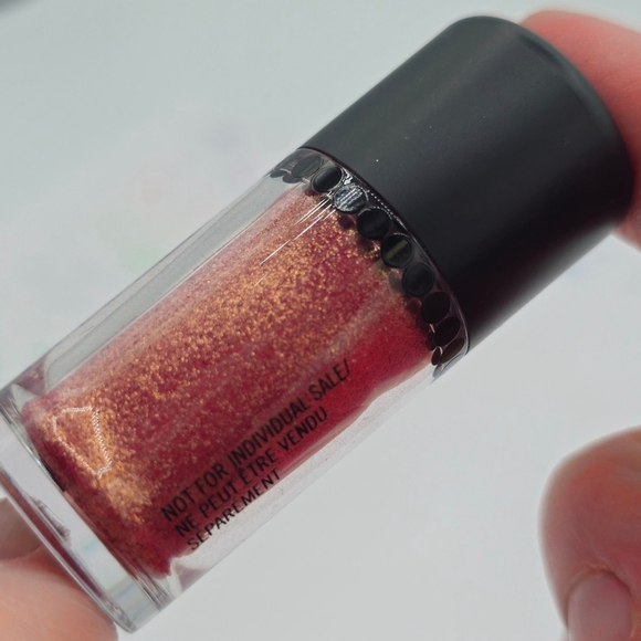 MAC Cosmetics Rose Pigment - Picture 3 of 4